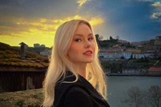 TikToker Jenny Jakkila sparks debate with her bold dating rules - rejecting chores and intimacy while embracing provider men and proudly calling herself completely useless.