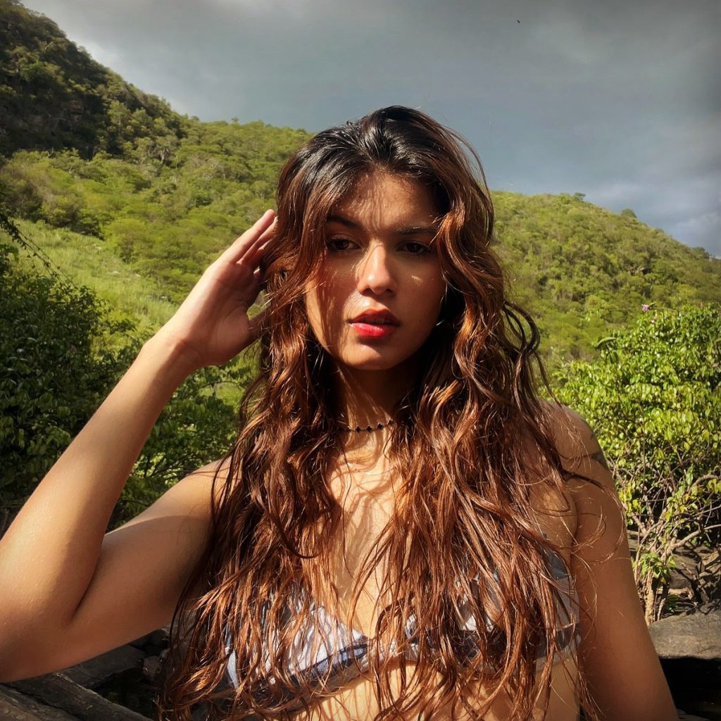 Teen beauty queen Gabrielly Moreira tragically died after a night out in Brazil. Mystery surrounds her sudden collapse as family and friends seek answers and honor her life.