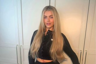 Ellie Jefferies stuns TikTok with 12st weight loss glow up, leaving fans comparing her to Margot Robbie. The 26-year-old transformed after gastric sleeve surgery in Turkey.
