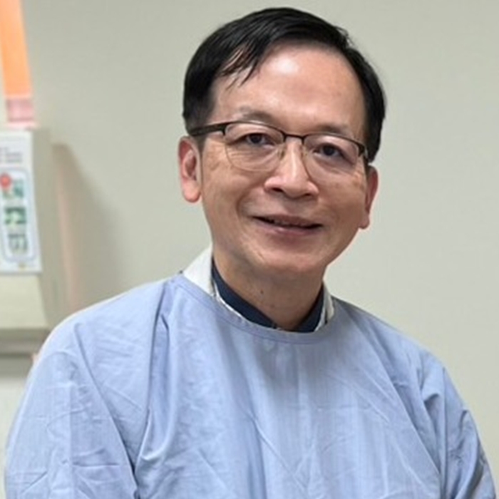 Doctor warns after 20-year-old develops “text neck” from excessive phone use - premature spine damage linked to heavy smartphone posture with long-term health risks.