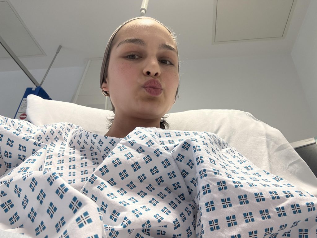 Doctors dismissed 23-year-old Leah Kalkan’s pain as “meat sweats” before scans abroad revealed a grapefruit-sized spinal tumour. She beat rare cancer after months of treatment.