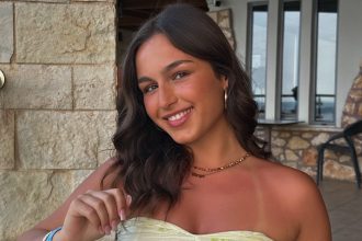 Doctors dismissed 23-year-old Leah Kalkan’s pain as “meat sweats” before scans abroad revealed a grapefruit-sized spinal tumour. She beat rare cancer after months of treatment.