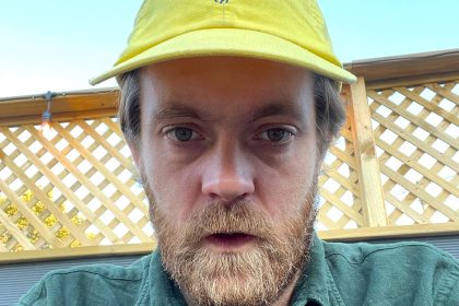 Ex-stockbroker blew £280,000 on cocaine addiction - binges of up to seven grams a day left him paranoid and near collapse before rehab and recovery led him to found support group The Deep End.