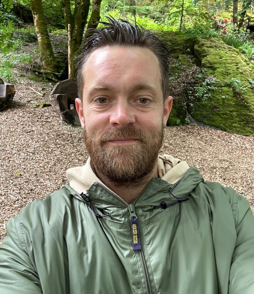 Ex-stockbroker blew £280,000 on cocaine addiction - binges of up to seven grams a day left him paranoid and near collapse before rehab and recovery led him to found support group The Deep End.