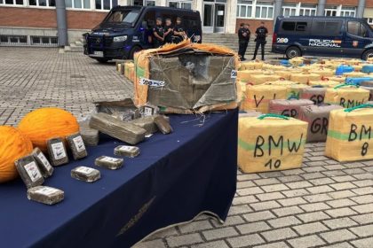 Spanish police seized £13.9m worth of cannabis hidden in a melon shipment, arresting 10 suspects after intercepting 11 tonnes of hashish trafficked from Morocco to Málaga.
