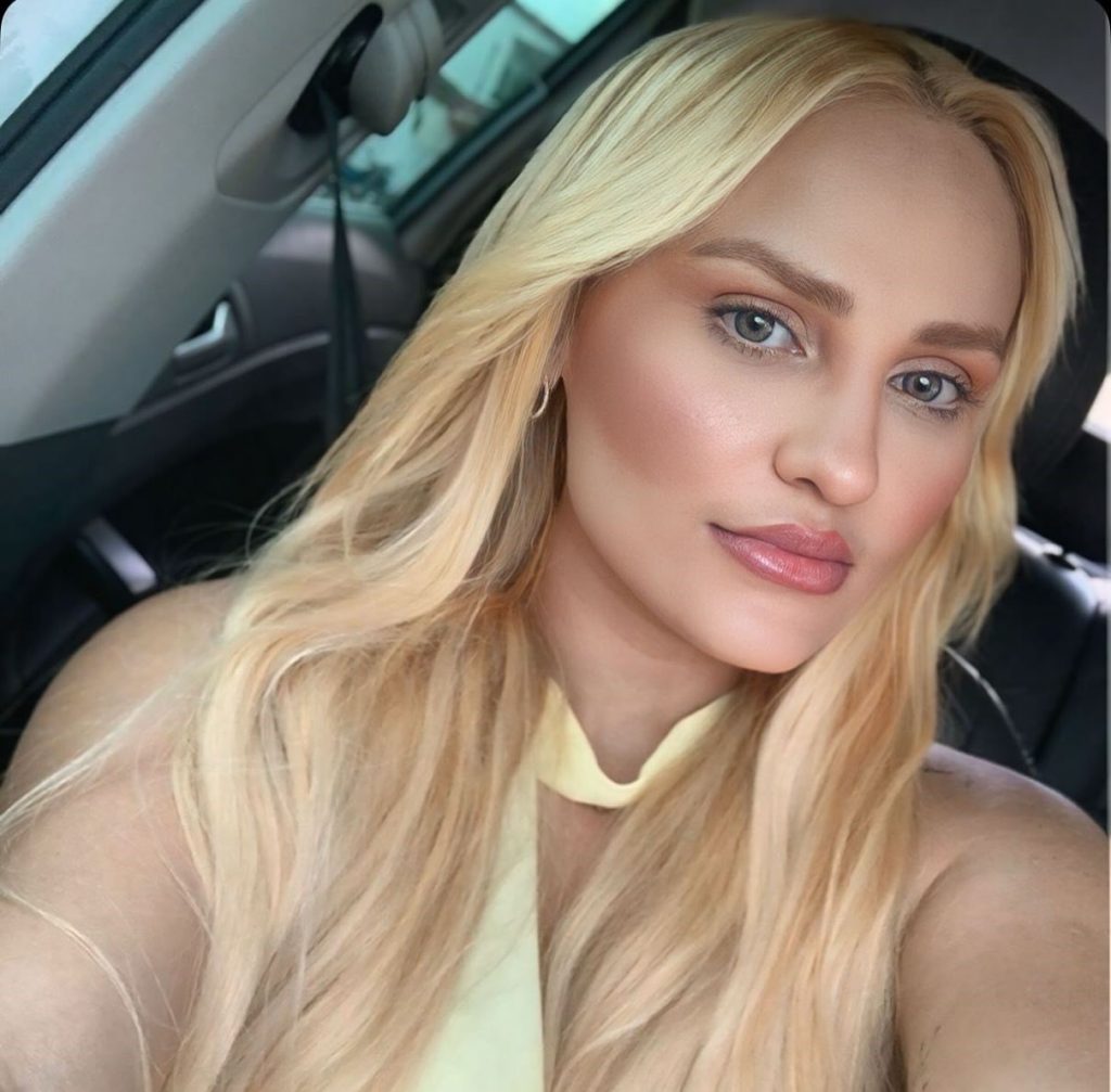 Brazilian influencer and councillor Fernanda Maroca, 30, was found dead at her home in Lago Verde. Authorities declared three days of mourning as police investigate her death.