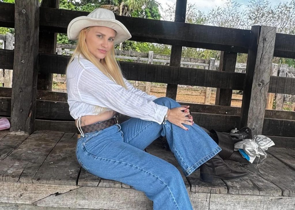 Brazilian influencer and councillor Fernanda Maroca, 30, was found dead at her home in Lago Verde. Authorities declared three days of mourning as police investigate her death.