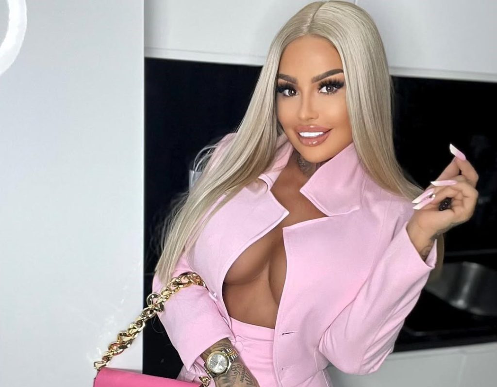 Reality star Laluna Unique revealed her mum’s stunning new smile after gifting her a full set of Turkey teeth in Istanbul, with fans praising the transformation as spectacular.