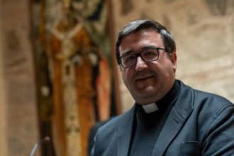 Spanish priest Carlos Loriente has been suspended after police found pink cocaine sex toys and drug tools in his holiday flat following a routine car stop in Torremolinos.