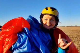 Writer and therapist Rosana Mabel Back, 52, tragically died in Miramar, Argentina, after her parachute failed to open during a skydive, prompting an investigation into the equipment.