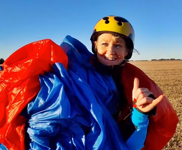 Writer and therapist Rosana Mabel Back, 52, tragically died in Miramar, Argentina, after her parachute failed to open during a skydive, prompting an investigation into the equipment.