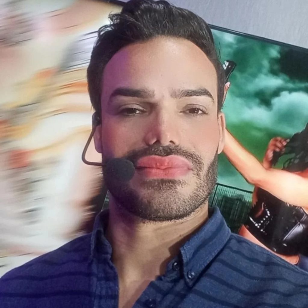 Ecuadorian TV presenter and model Emilio Sueños, 33, has died after mistaking heart attack symptoms for a cold. Doctors linked his heart failure to excessive testosterone use.