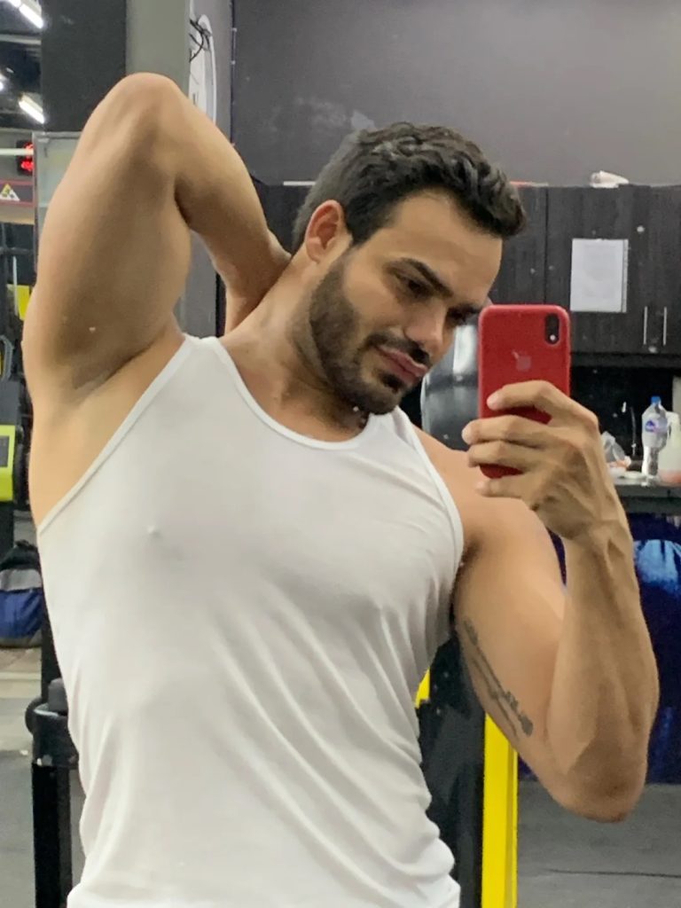 Ecuadorian TV presenter and model Emilio Sueños, 33, has died after mistaking heart attack symptoms for a cold. Doctors linked his heart failure to excessive testosterone use.