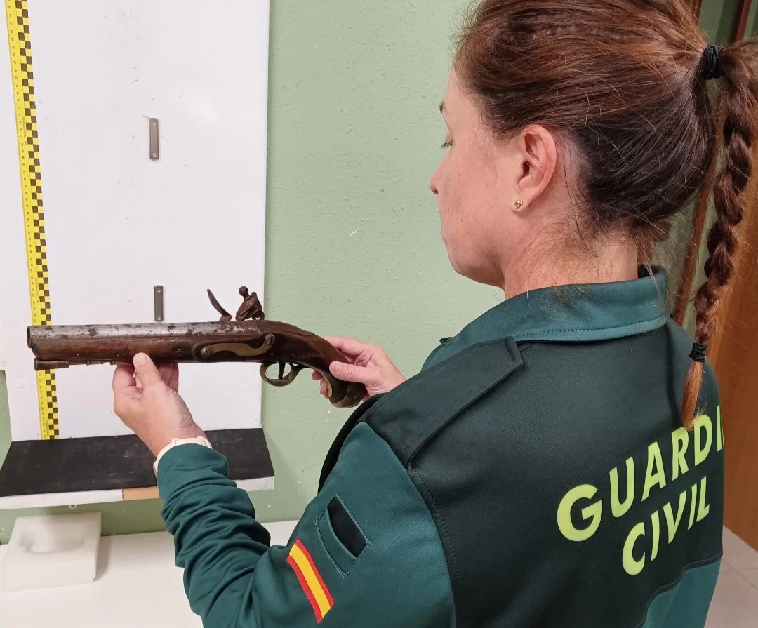 Spanish police are investigating a woman accused of mailing a historic flintlock pistol linked to King George III - the 19th-century firearm was found in perfect working order.