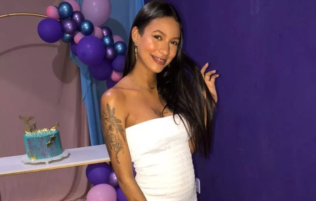 Young mum gunned down in front of her autistic son in Brazil - killers fired 20 bullets into her head before fleeing - police launch probe into shocking home invasion.