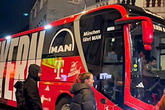Bayern Munich’s team buses stuck in London traffic before a 3 1 Champions League loss to Arsenal compounding a frustrating night as late arrival and strong Gunners form sealed defeat.