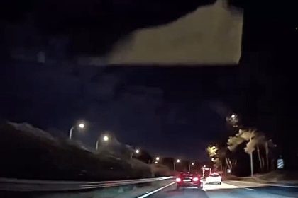 Taxi dashcam captures terrifying moment wrong-way “kamikaze” driver speeds down Spanish motorway, narrowly avoiding head-on crashes as police hunt the reckless motorist.
