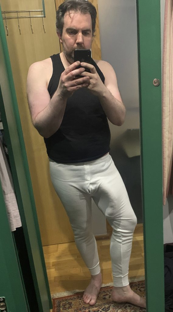 Man with world’s biggest penis opens up about dating struggles and misconceptions. Matt Barr reveals why he avoids certain dates and how fame impacts his love life.