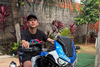 Brazilian stunt influencer Ruan Carlos da Silva Morais was shot dead during a police chase after allegedly firing at officers as his motorbike sped through Maracanaú with his girlfriend.