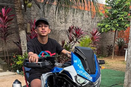 Brazilian stunt influencer Ruan Carlos da Silva Morais was shot dead during a police chase after allegedly firing at officers as his motorbike sped through Maracanaú with his girlfriend.