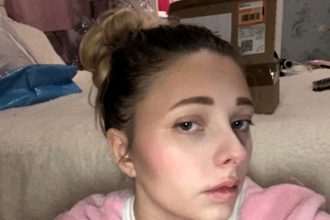 Woman who thought she had a cold discovers her body was poisoning itself as a rare autoimmune disease shut down her organs leading to a life saving diagnosis and ongoing treatment.