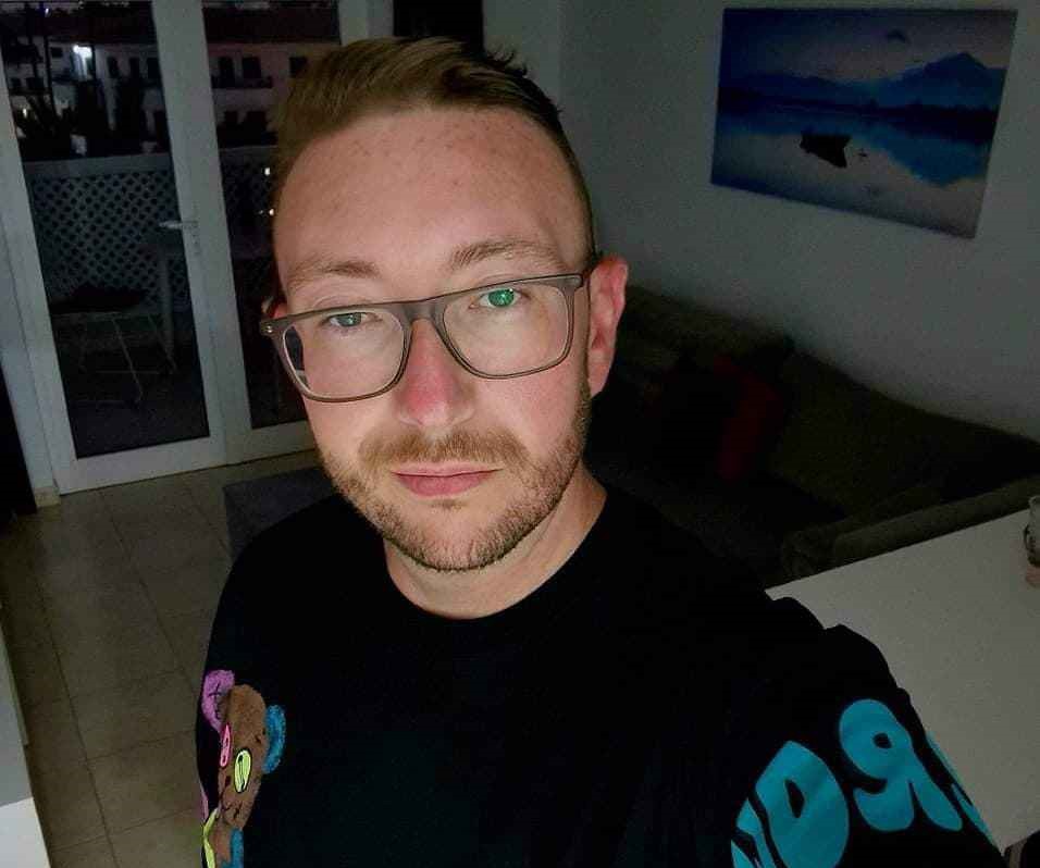 Pub owner spends £7,000 turning his South Wales boozer into a Christmas wonderland with 10,000 lights and 100 nutcrackers as locals joke it’s overboard but he says it’s all for the community.