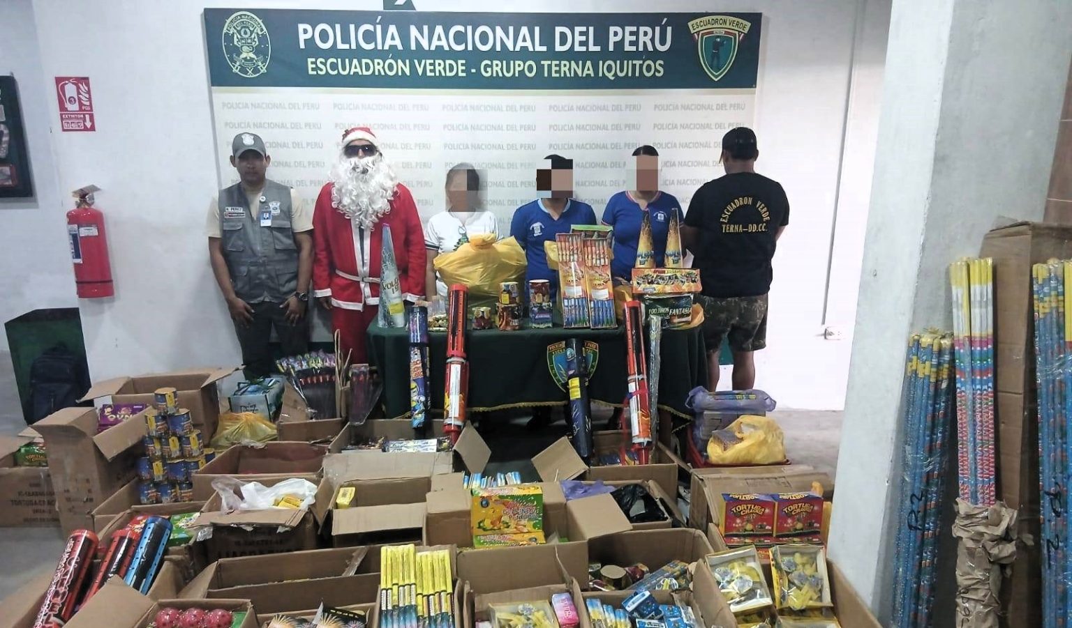 Santa-clad undercover cops in Peru busted illegal fireworks and drug gangs in Christmas crackdowns, seizing 75,000 fireworks, cocaine, and arresting multiple suspects across Iquitos operations.