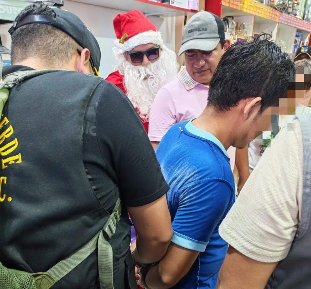 Santa-clad undercover cops in Peru busted illegal fireworks and drug gangs in Christmas crackdowns, seizing 75,000 fireworks, cocaine, and arresting multiple suspects across Iquitos operations.