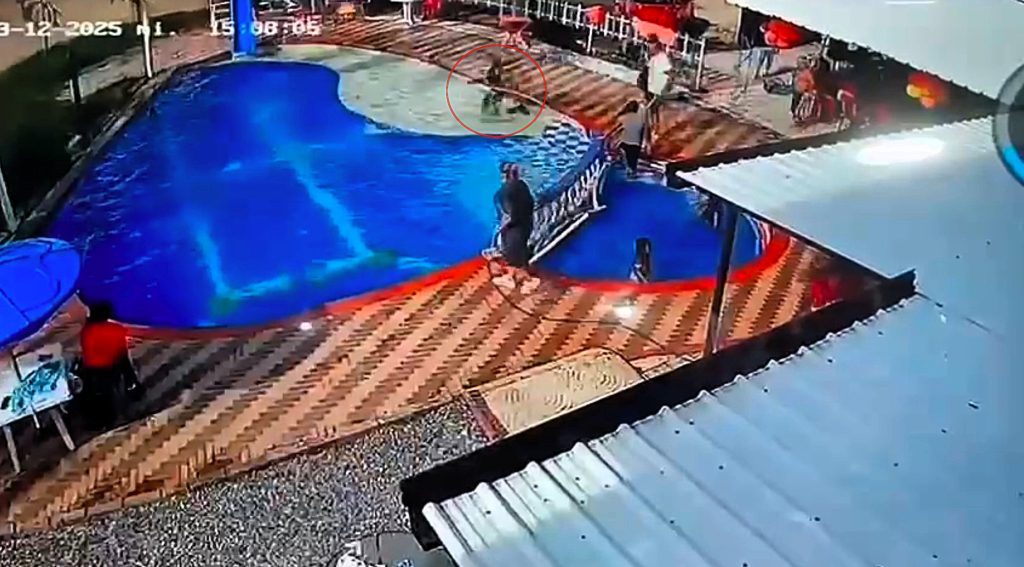 Hero police officer dives into swimming pool in full uniform to save ...