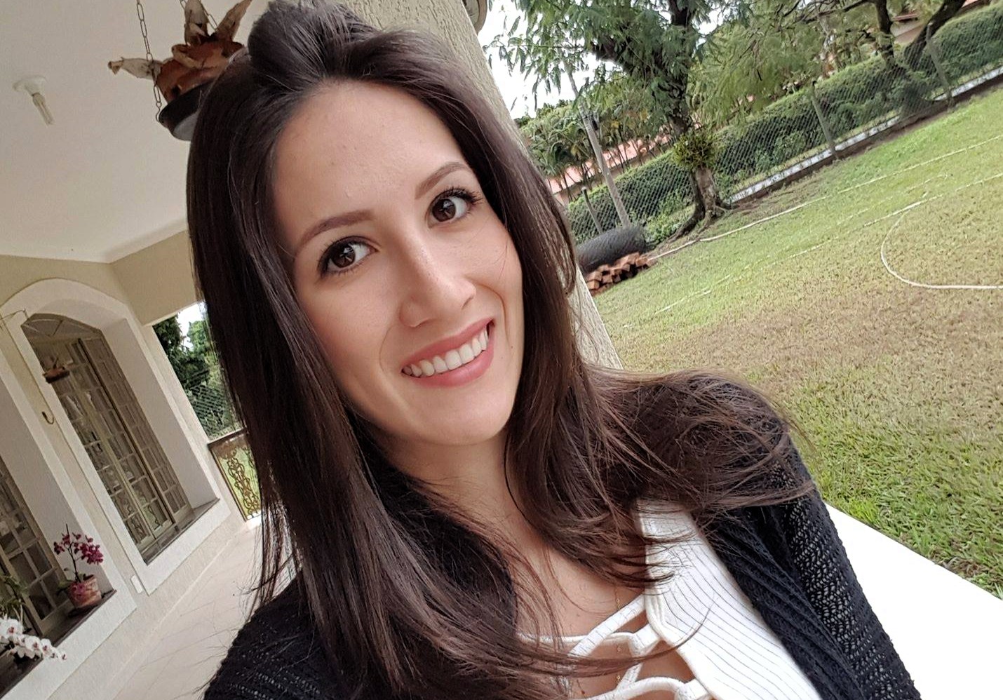 Popular nutritionist Mayara Dias dies aged 33 after being run over in a motorbike taxi crash as driver flees scene sparking grief and calls for justice in Brazil.