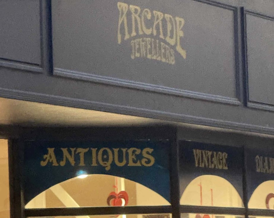 Jeweller's raided in broad daylight as shocked onlookers watched robbers speed away from Arcade Jewellers in Bournemouth. Witness James Lees saw staff chase getaway car.