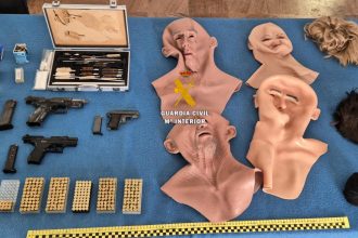 Armed gang using cartoon masks and wigs to burgle luxury Costa del Sol homes busted. Five arrested with firearms, stolen cars and watches worth over £69,300 seized.