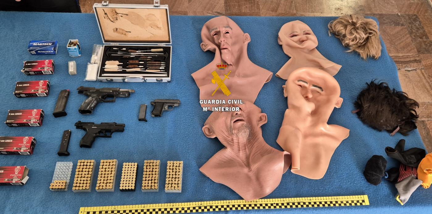 Armed gang using cartoon masks and wigs to burgle luxury Costa del Sol homes busted. Five arrested with firearms, stolen cars and watches worth over £69,300 seized.