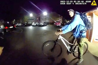 Man arrested for stealing mail while posing as postman - caught red-handed at Orlando apartment complex with burglary tools and large stash of stolen mail. Confessed.