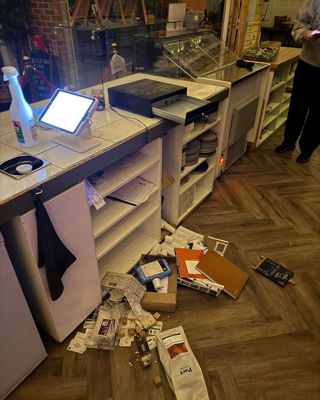 Trio of masked thugs raid and damage coffee shop | Need To Know