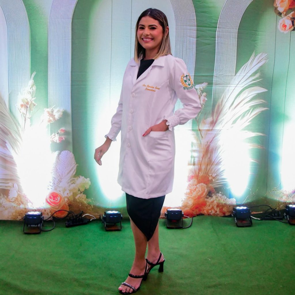 Beauty influencer Karolina Sousa, 31, found stabbed to death in her Brazilian home. Her estranged husband Anderson fled with his belongings and remains on the run.