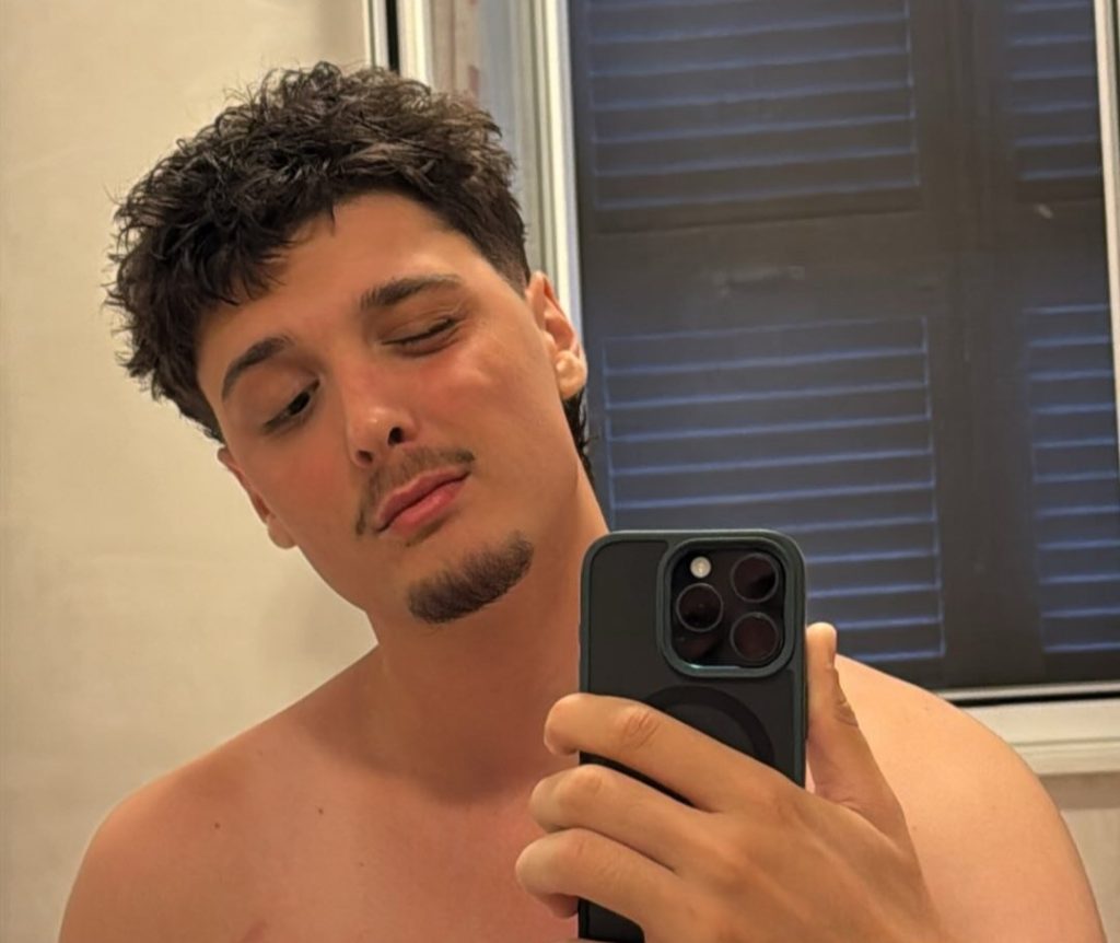 Cancer influencer Damiano Alberti, 23, dies after brave battle with malignant leg tumor. Italian shared his treatment journey with thousands after 2023 diagnosis.