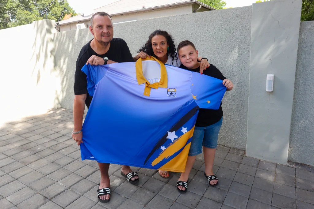 Couple gorging on 12L coke daily warned they'd die before 40. Dawid, 39, and Rose-Mari lost 40 stone together in South Africa transforming lives and their son's health too.