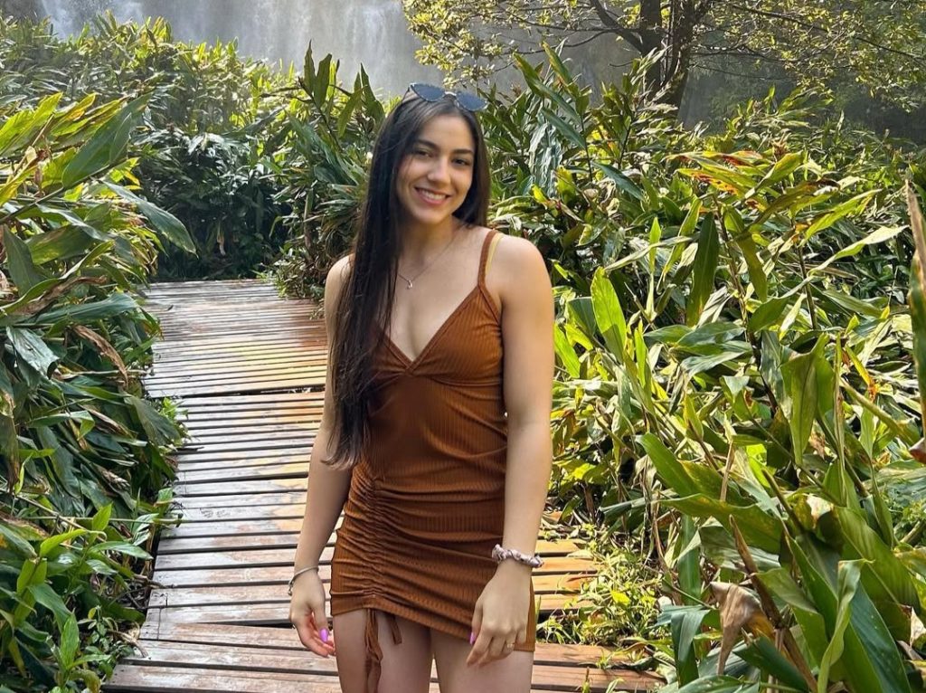 Influencer Cecilia Raile livestreams suspected thief trying to break into her armoured car while she sits nervously inside in São Paulo. Viral video watched 4m times.