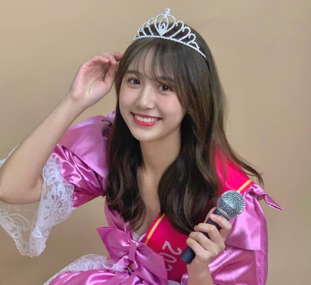Chinese model Xu Yisha, 30, diagnosed with stage 3 lymphoma after ignoring persistent cough for months. She tells 11m followers to never ignore health symptoms.