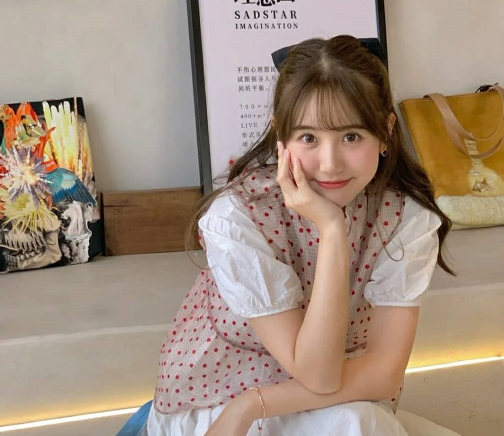 Chinese model Xu Yisha, 30, diagnosed with stage 3 lymphoma after ignoring persistent cough for months. She tells 11m followers to never ignore health symptoms.