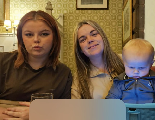 A mum-of-two lost seven stone in just one year after a single family photo left her in tears - and she did it all without weight loss jabs by joining Slimming World.