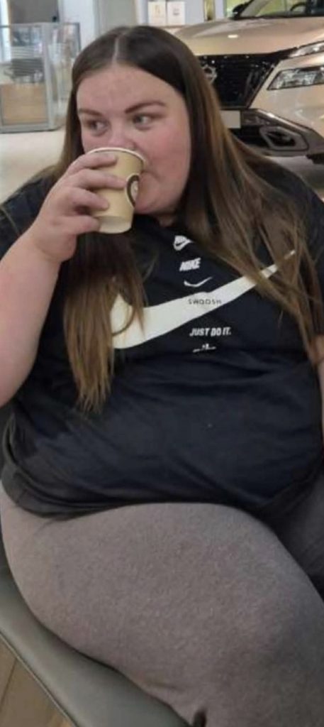 A mum-of-two lost seven stone in just one year after a single family photo left her in tears - and she did it all without weight loss jabs by joining Slimming World.