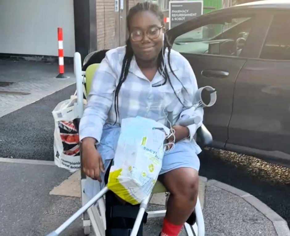 Woman, 26, with incurable stage 4 cancer refuses to let disease control her life. She's globe-trotting and ticking off bucket list dreams from Paris to Brazil.