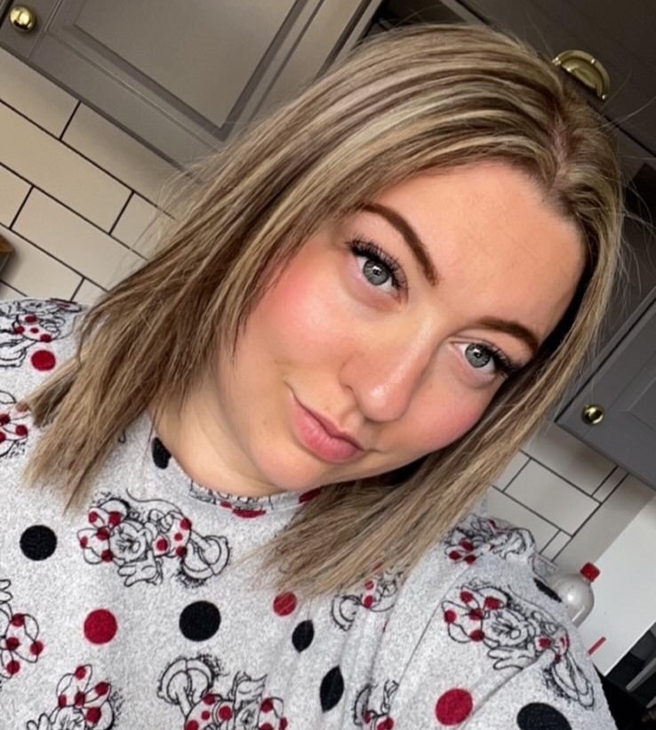 GP receptionist drops 7 stone swapping £200 monthly takeaway habit for Mounjaro jabs. From size 24 to 10, the cost-neutral transformation has been completely life-changing.