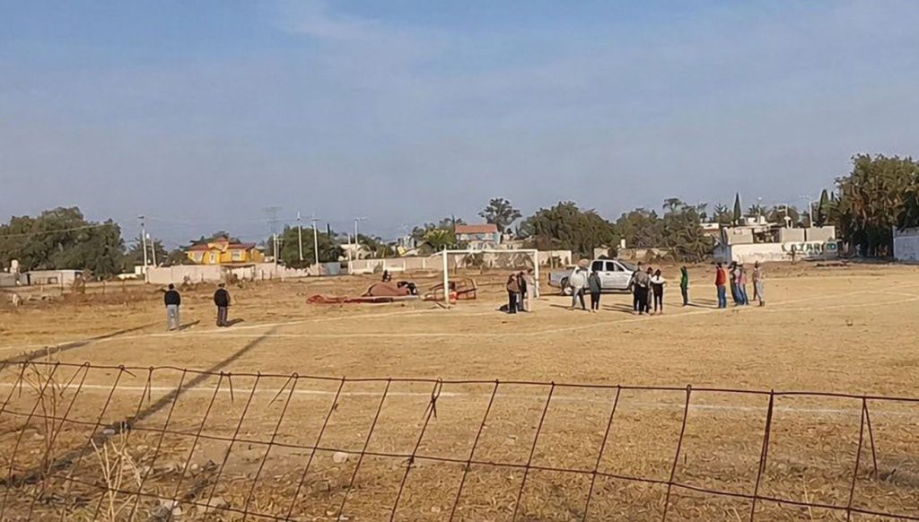 British couple seriously injured after hot air balloon hits power lines and crashes during tour over ancient pyramids near Mexico City - locals say it was an accident waiting to happen.