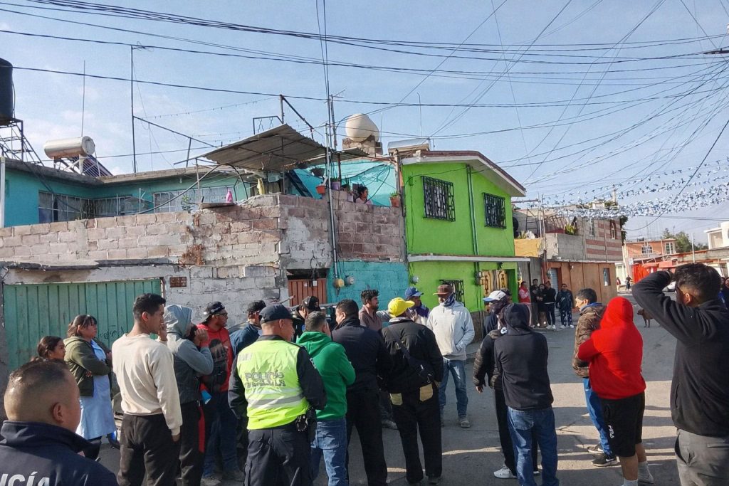 British couple seriously injured after hot air balloon hits power lines and crashes during tour over ancient pyramids near Mexico City - locals say it was an accident waiting to happen.