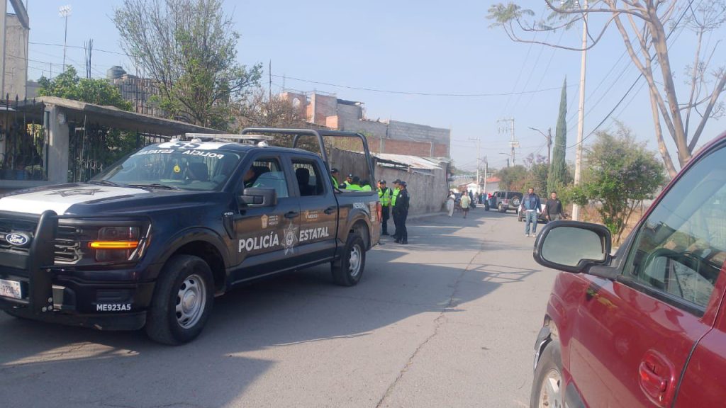 British couple seriously injured after hot air balloon hits power lines and crashes during tour over ancient pyramids near Mexico City - locals say it was an accident waiting to happen.