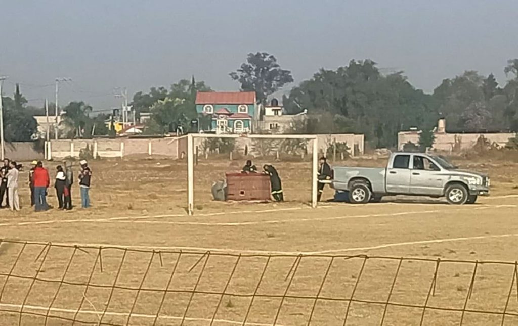 British couple seriously injured after hot air balloon hits power lines and crashes during tour over ancient pyramids near Mexico City - locals say it was an accident waiting to happen.