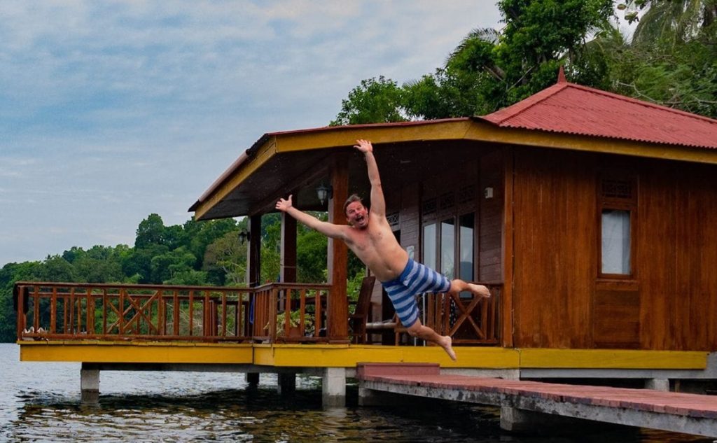 A British diver dies after a solo dive in Indonesia turns fatal when powerful riptides drag him under sparking major search and highlighting dangers of the Throughflow.
